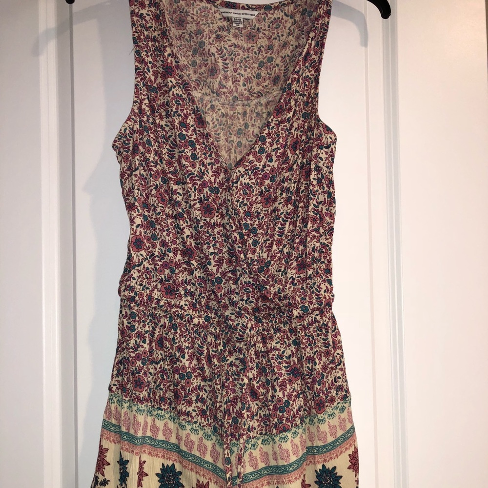 Size S floral romper 🌸💐🌹🌺